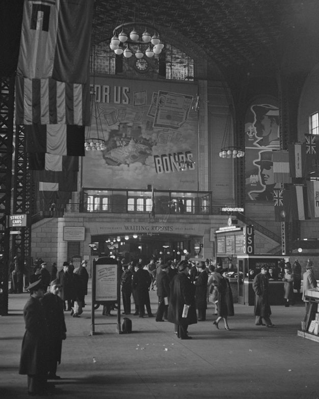 Inside Chicago's Union Station 1943 Print