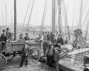 Unloading Oyster Luggers 1905 Print